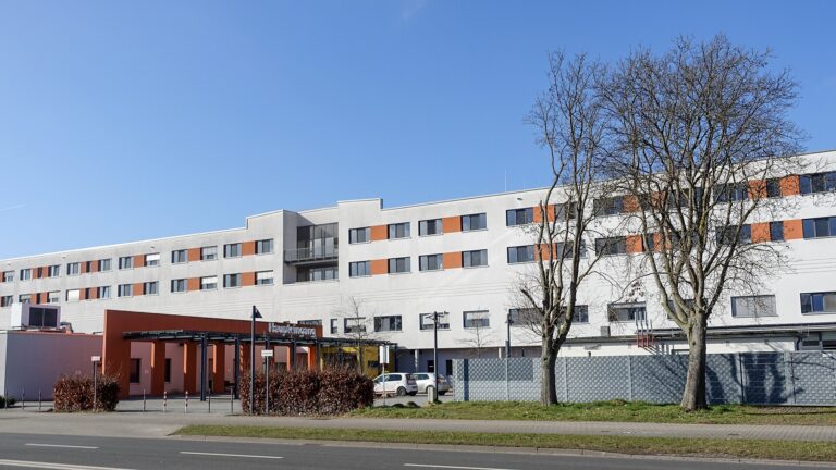 Hauptgebäude des Klinikums